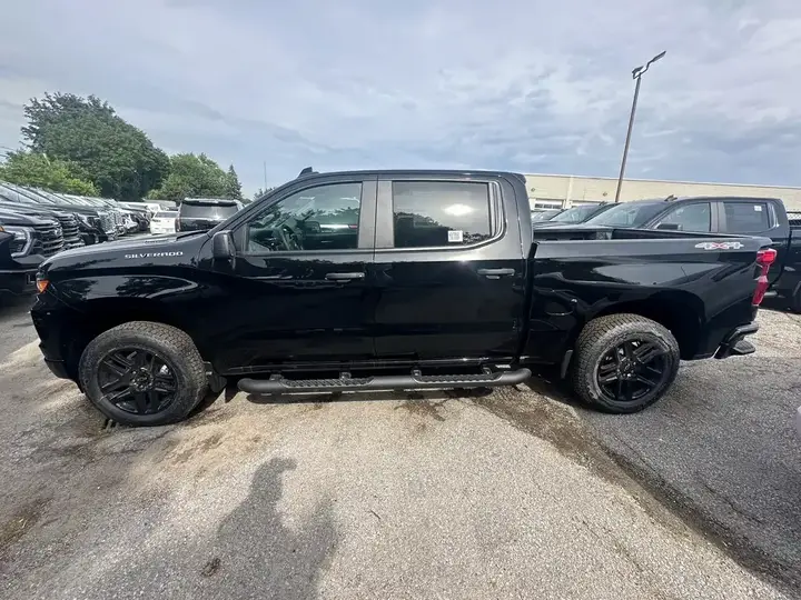 Chevrolet Silverado 1500 2026 photo 2