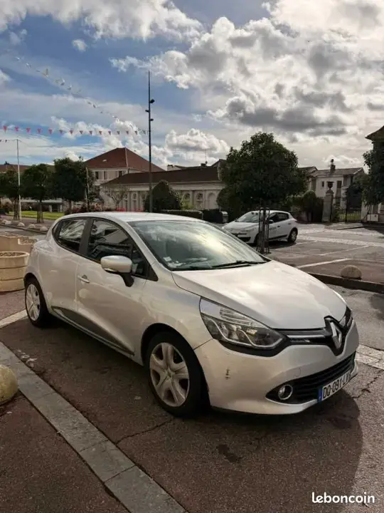 Renault Clio 2015 photo 2