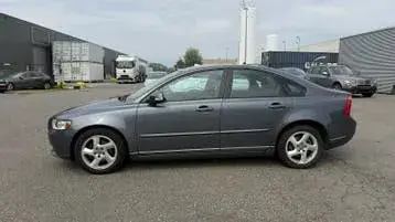 Volvo S40 2011 photo 2