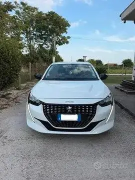 Peugeot 208 2022 photo 2