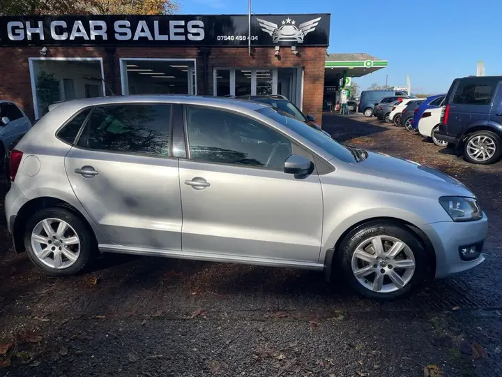Volkswagen Polo 2011 photo 2