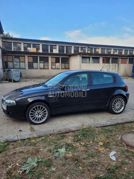 Alfa Romeo 147 2007 photo 2