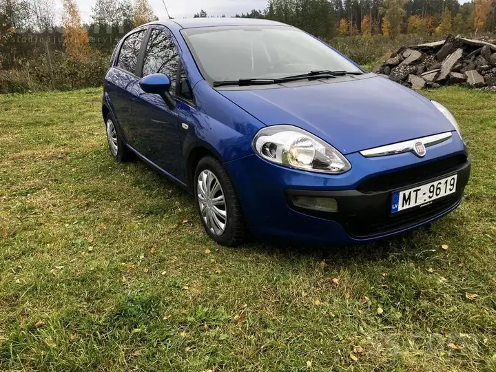 Fiat Punto 2011 photo 2