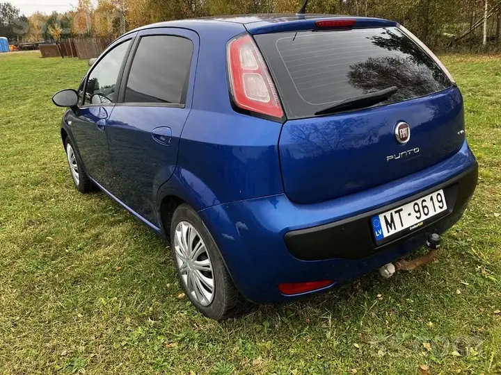 Fiat Punto 2011 photo 4
