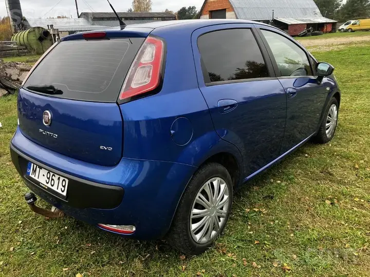 Fiat Punto 2011 photo 3