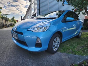 Toyota Aqua 2014 photo 2