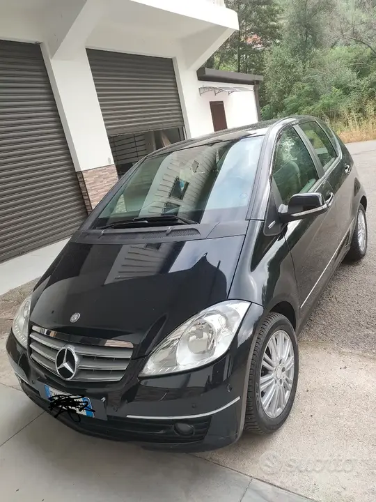 Mercedes-Benz A 160 2012 photo 2