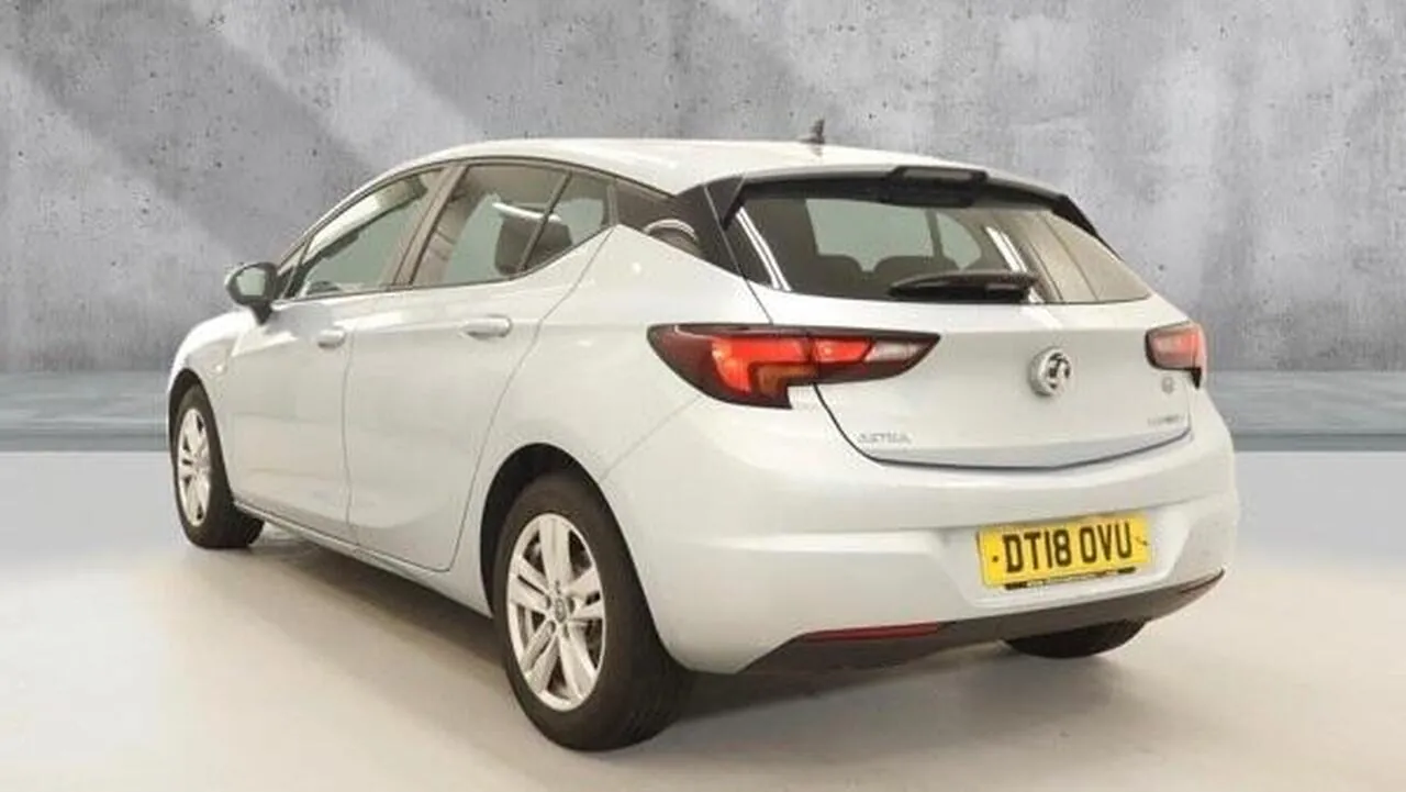 Vauxhall Astra 2018 photo 3