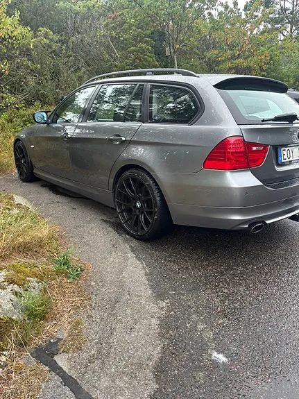 BMW 320D 2009 photo 2