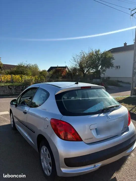 Peugeot 207 2008 photo 3