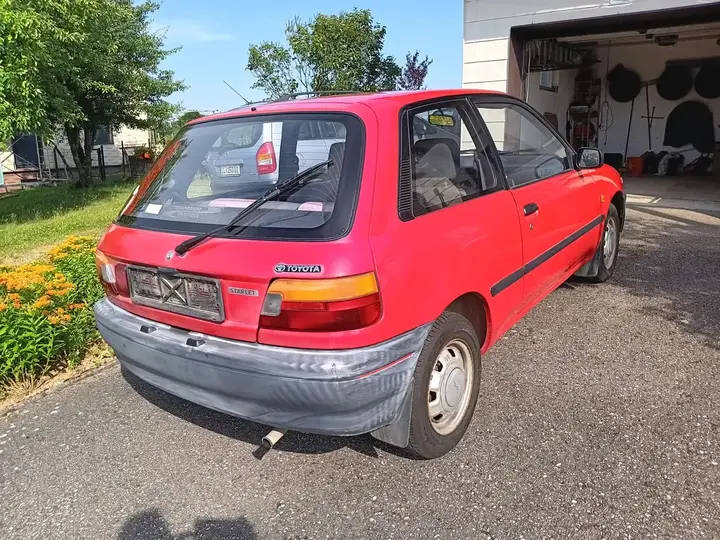 Toyota Starlet 1995 photo 2