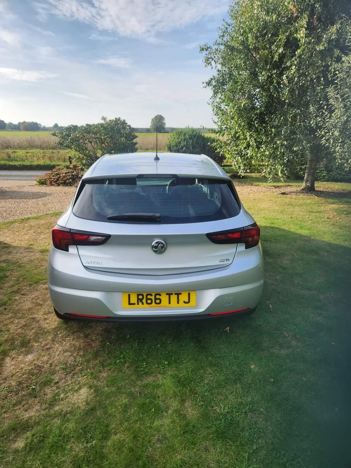 Vauxhall Astra 2017 photo 2
