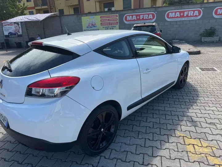Renault Megane 2011 photo 4