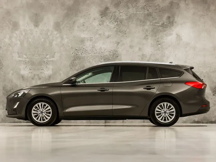 Ford Focus 2022 photo 2