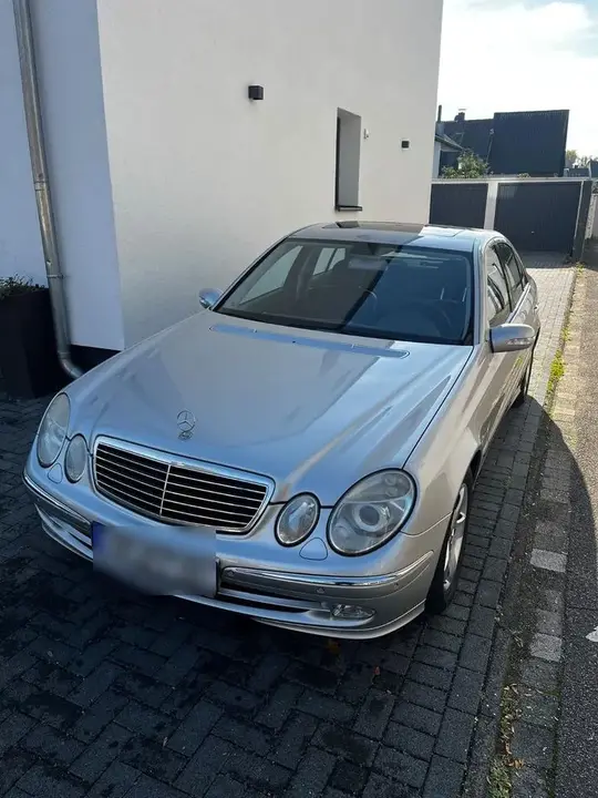 Mercedes-Benz E 240