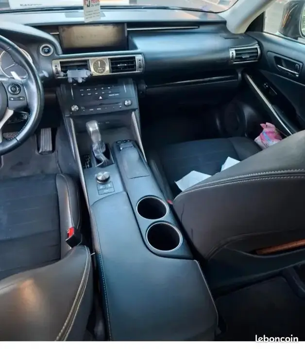Lexus Is 2015 photo 2