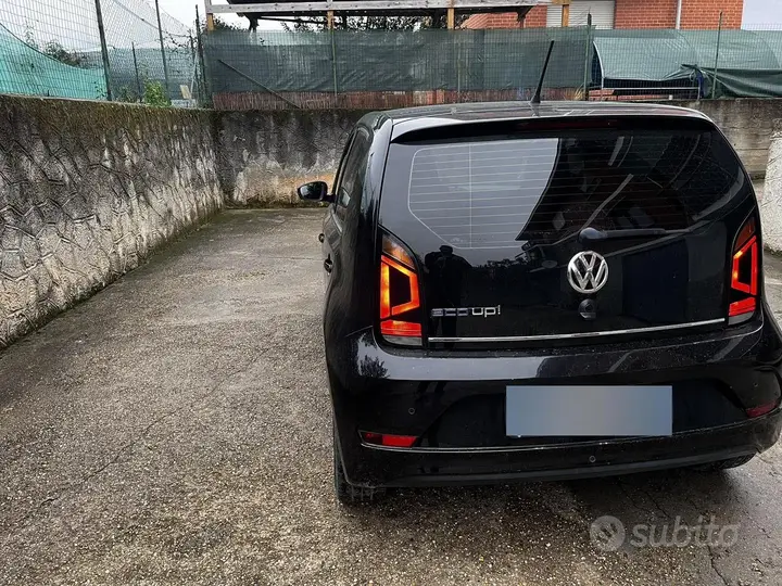 Volkswagen Up 2018 photo 2