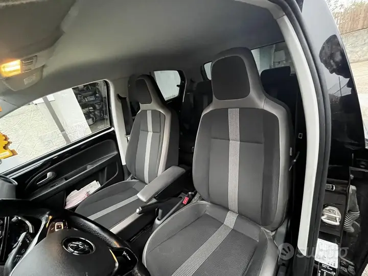 Volkswagen Up 2018 photo 5