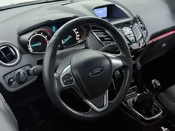 Ford Fiesta 2016 photo 2