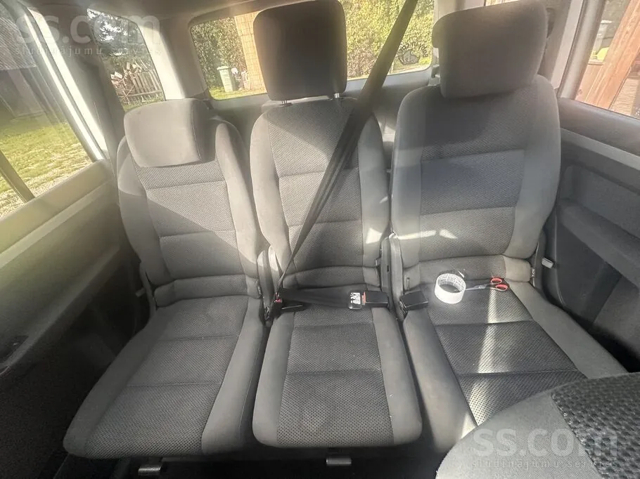 Volkswagen Touran 2011 photo 3