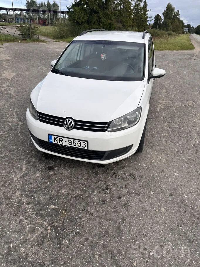 Volkswagen Touran 2011 photo 2