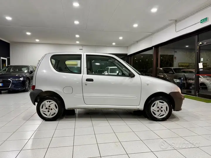 Fiat 600 2010 photo 4
