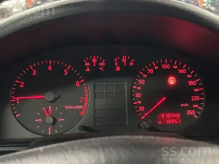 Audi A4 Avant 1998 photo 3