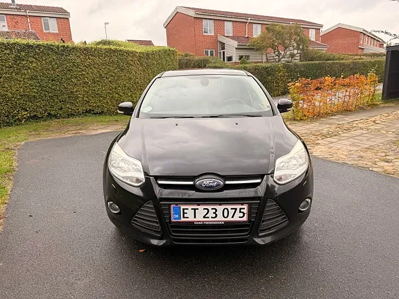 Ford Focus 2013 photo 2