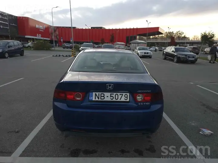 Honda Accord 2004 photo 4