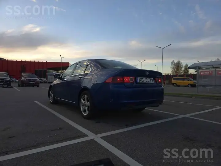 Honda Accord 2004 photo 3