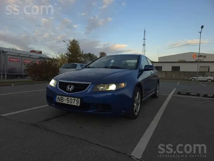 Honda Accord 2004 photo 2