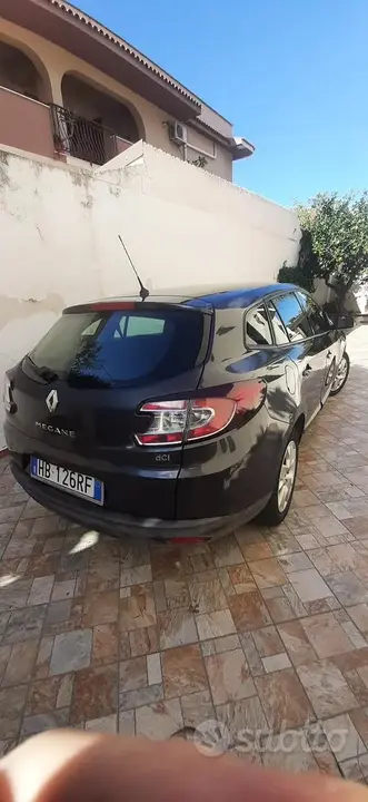 Renault Megane 2011 photo 2