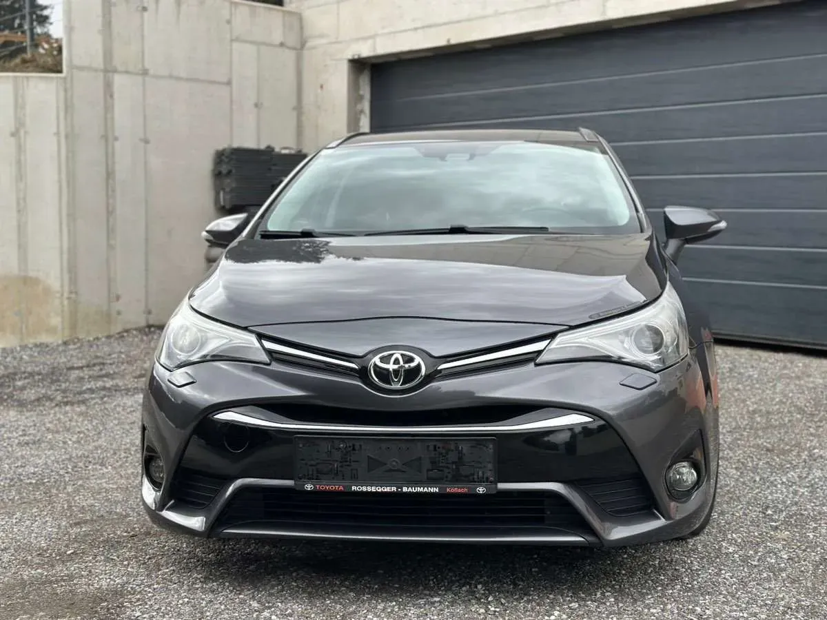Toyota Avensis 2016 photo 2