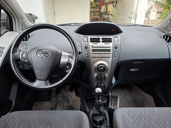 Toyota Yaris 2009 photo 3