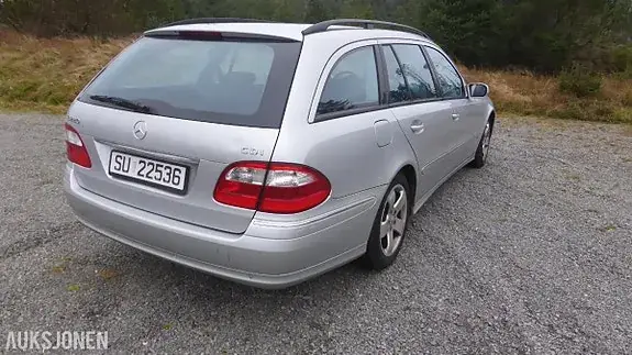 Mercedes-Benz E 220 D 2004 photo 3