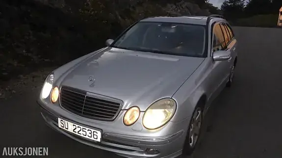 Mercedes-Benz E 220 D 2004 photo 4