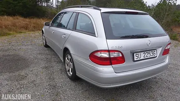 Mercedes-Benz E 220 D 2004 photo 2