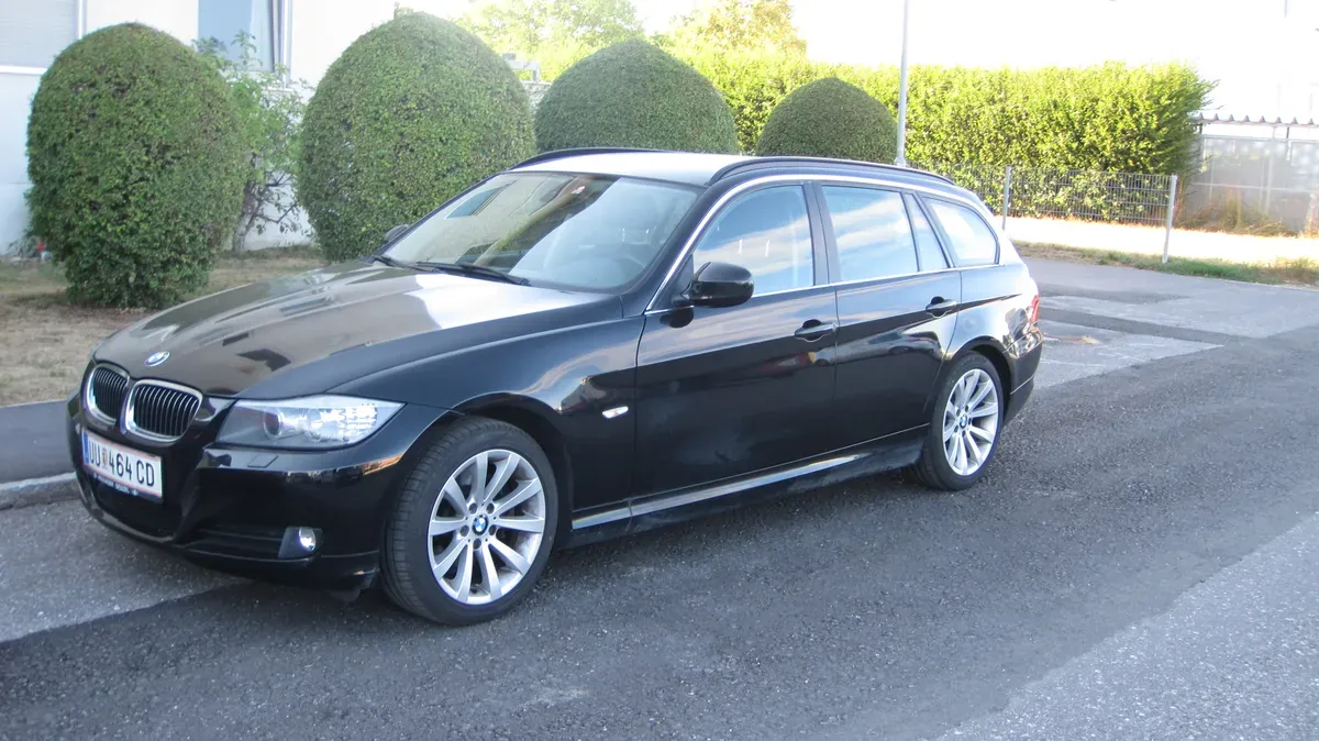BMW 3 Series 2012 photo 2