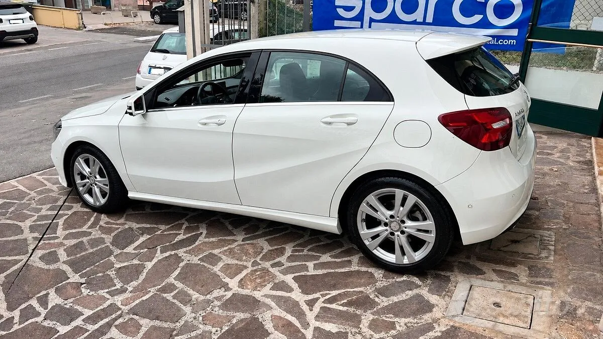 Mercedes-Benz A 200 2017 photo 2