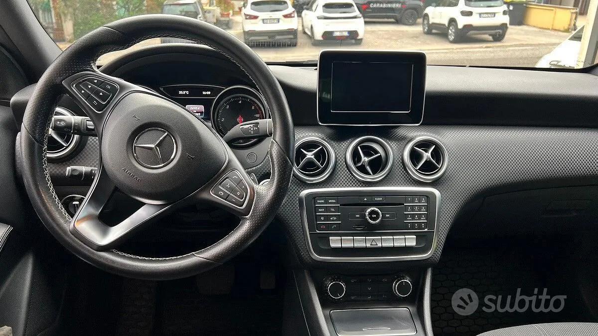 Mercedes-Benz A 200 2017 photo 5