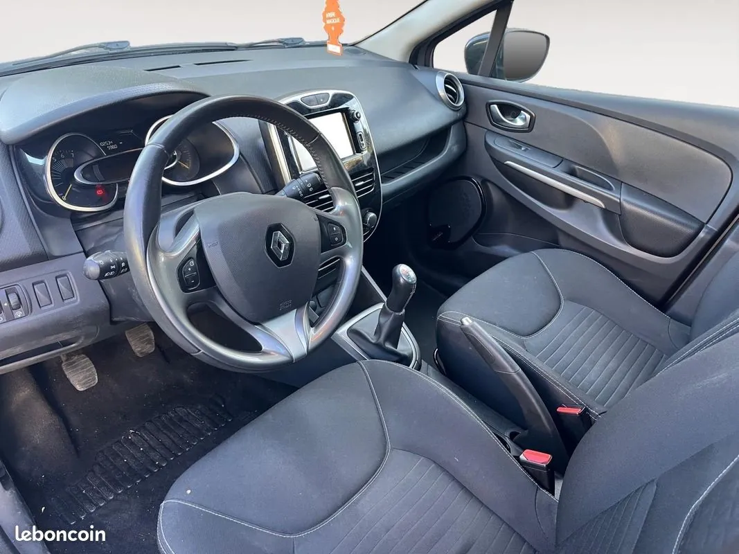 Renault Clio 2015 photo 2