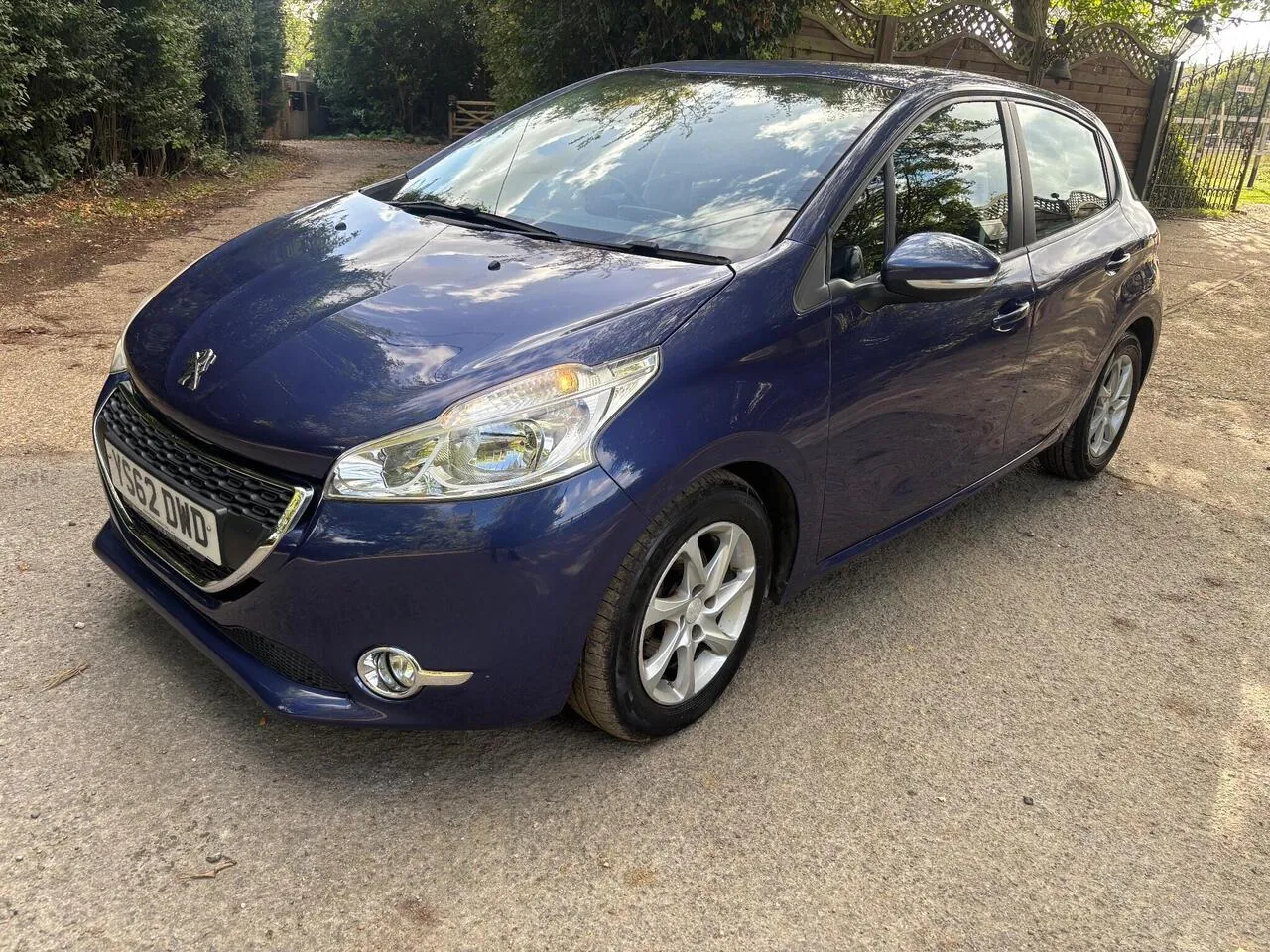 Peugeot 208 2013 photo 2