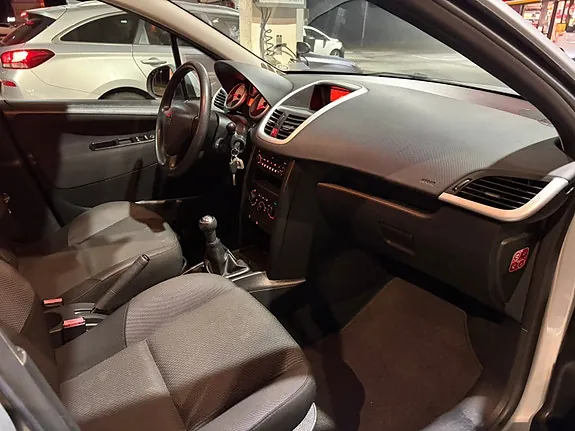 Peugeot 207 2009 photo 5