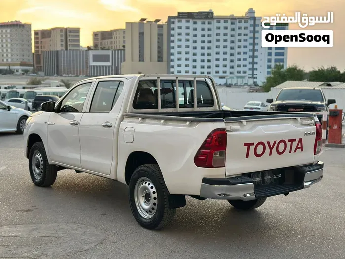 Toyota Hilux 2023 photo 3