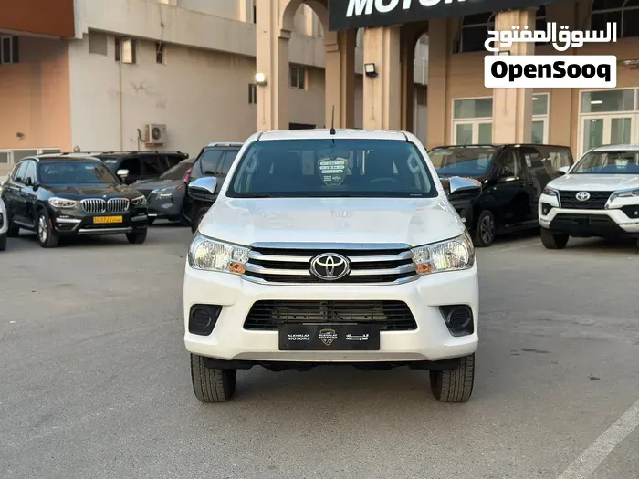 Toyota Hilux 2023 photo 2