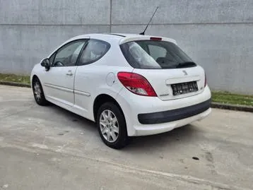Peugeot 207 2010 photo 3