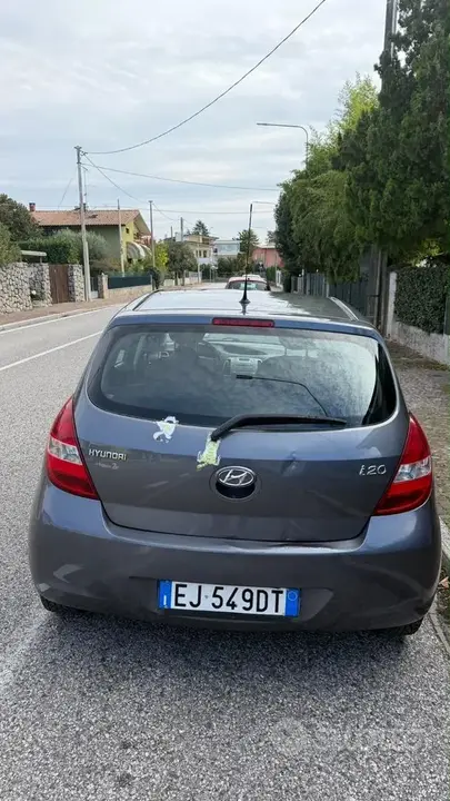 Hyundai I20 2011 photo 2