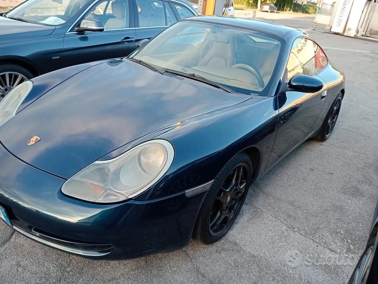 Porsche 911 Carrera 4 2000 photo 2
