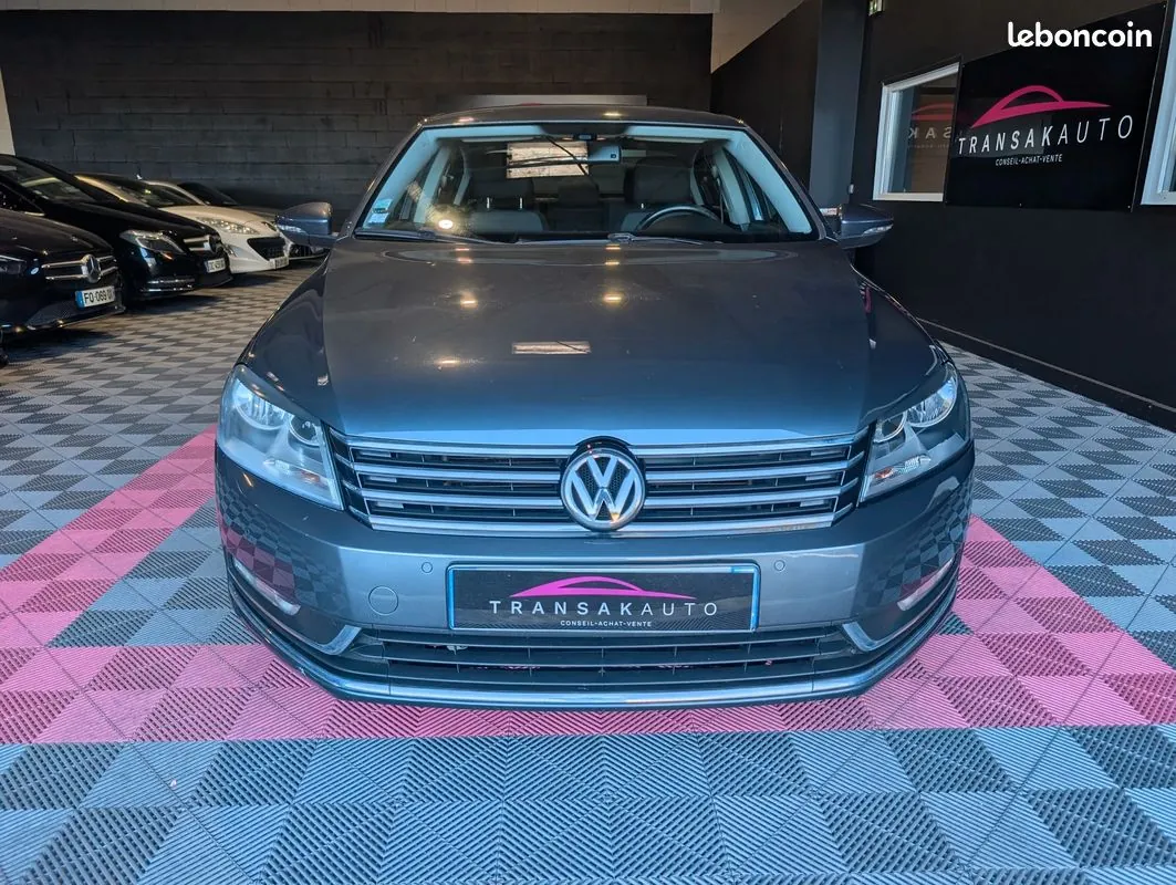 Volkswagen Passat 2012 photo 2