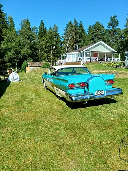 Ford Fairlane 1958 photo 2